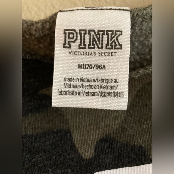 PINK Victoria’s Secret Camo Sweatshirt + Large Duffle Bag! - Picture 7 of 15